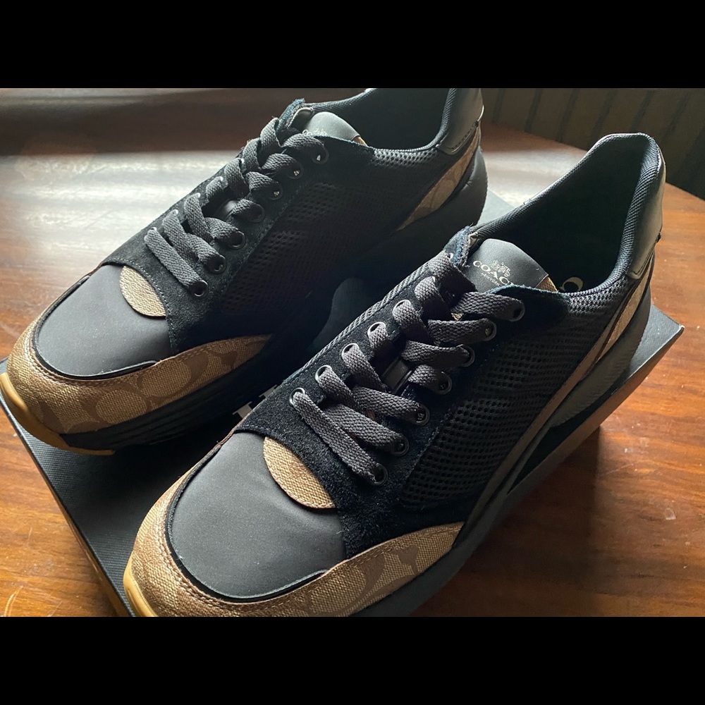 Coach C152 Tech Runner 13D